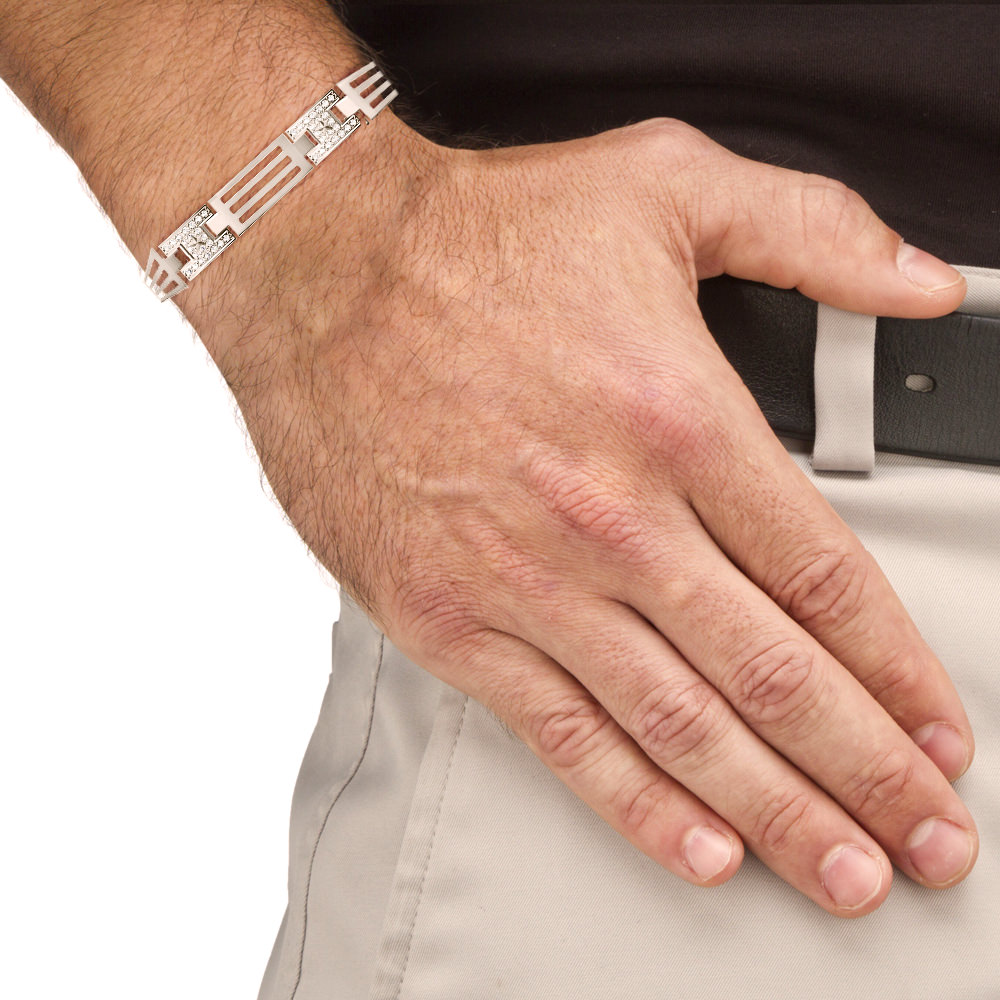https://goldiam.co.il/sites/default/files/930889-1_hand_men.jpg