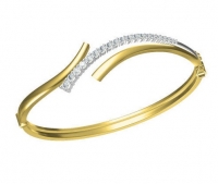 צמיד BANGLE משובץ יהלומים.