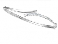 צמיד BANGLE משובץ יהלומים.