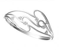 צמיד BANGLE משובץ יהלומים.